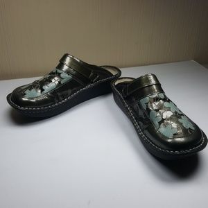 Alegria Seville Chrome Open Daisy Patent Clogs 41